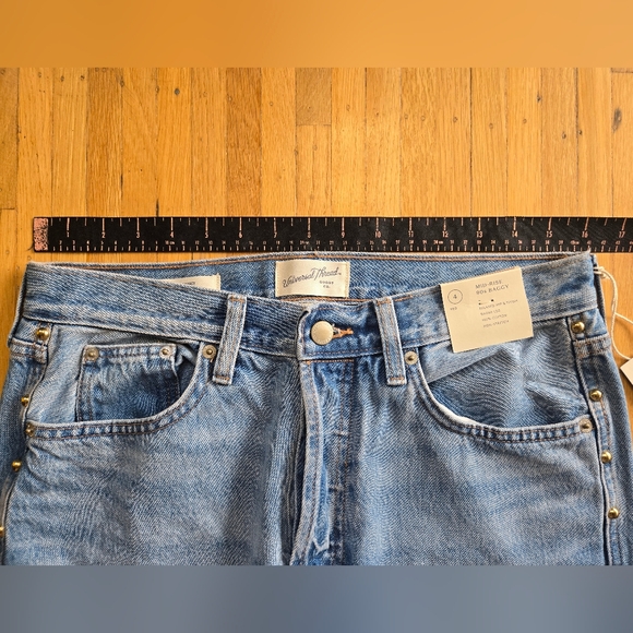 NWT Universal Thread Mid-Rise 90s Baggy Jeans - Size 4 - Picture 2 of 5